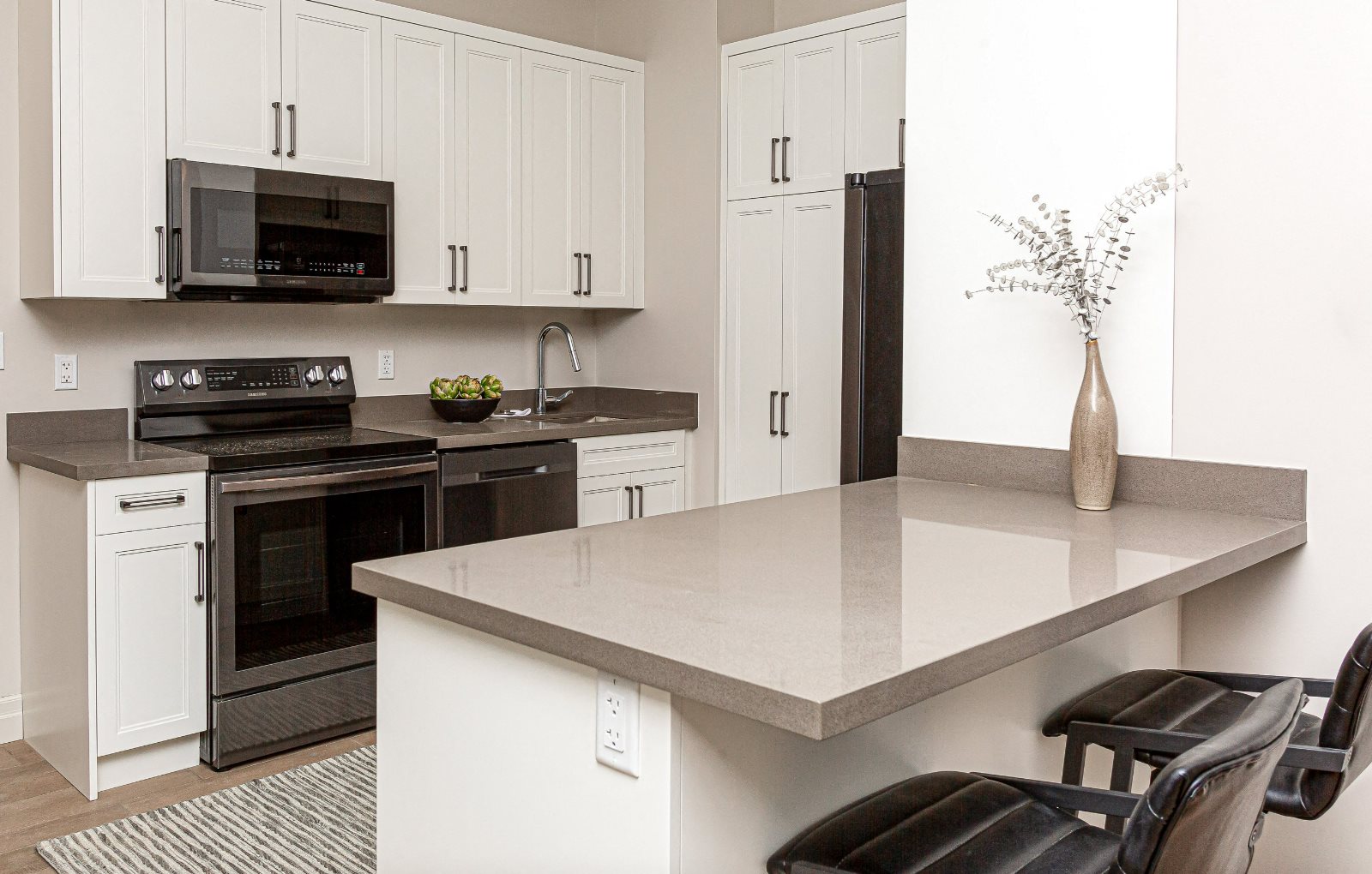 Creekside Suites - Background Image 1